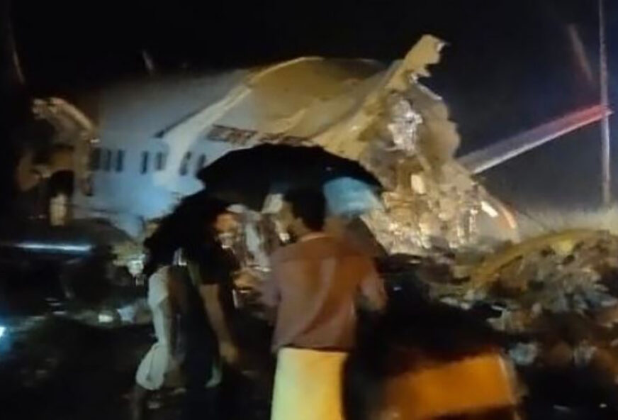 DRAMA NA AERODROMU Avion sa 200 putnika se prepolovio pri slijetanju, najmanje TROJE POGINULIH  (VIDEO)
