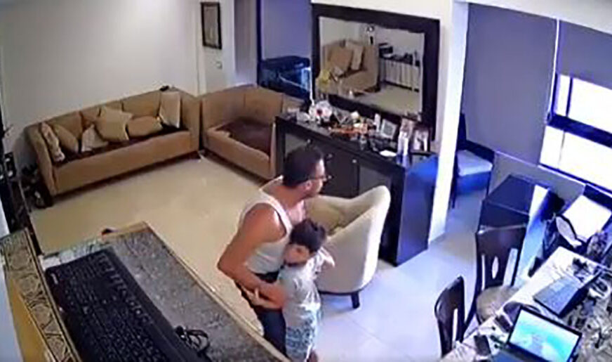 "OVO ME DOVELO DO SUZA" Otac pokušava da umiri sina nakon DRAME U BEJRUTU (VIDEO)