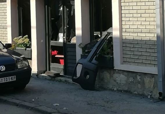 Ispred porodične kuće DŽIP ODLETIO U VAZDUH: Eksplodirao automobil SVJEDOKA PROTIV ŠARIĆA