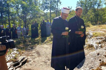 POTEZ ZA PRIMJER Episkop i muftija zajedno posjetili mjesta stradanja Srba i Bošnjaka