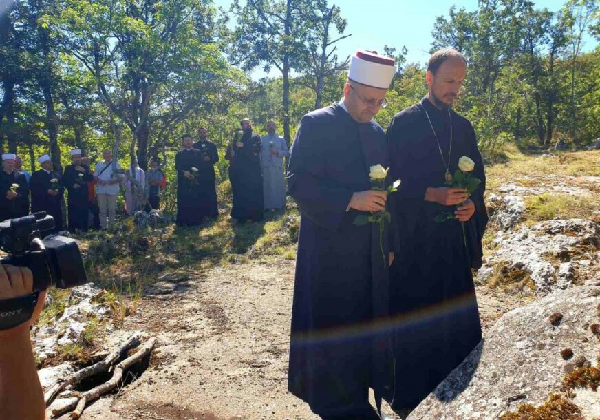 POTEZ ZA PRIMJER Episkop i muftija zajedno posjetili mjesta stradanja Srba i Bošnjaka