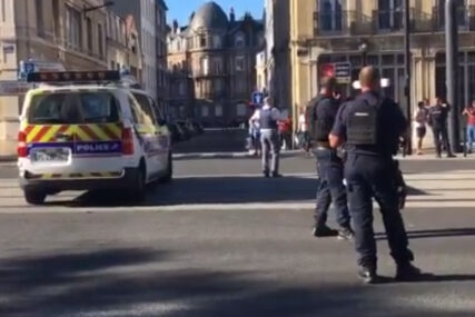 DRAMA U FRANCUSKOJ Napadač GVOZDENOM ŠIPKOM teško povrijedio policajce