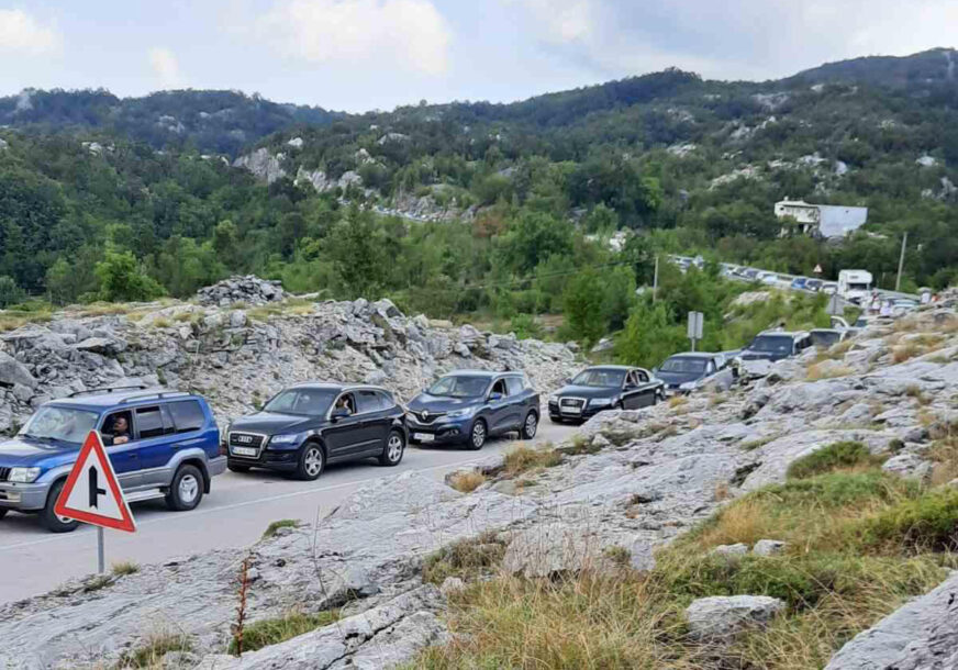 Vozači, imajte strpljenja: Gužve prema Crnoj Gori i Hrvatskoj