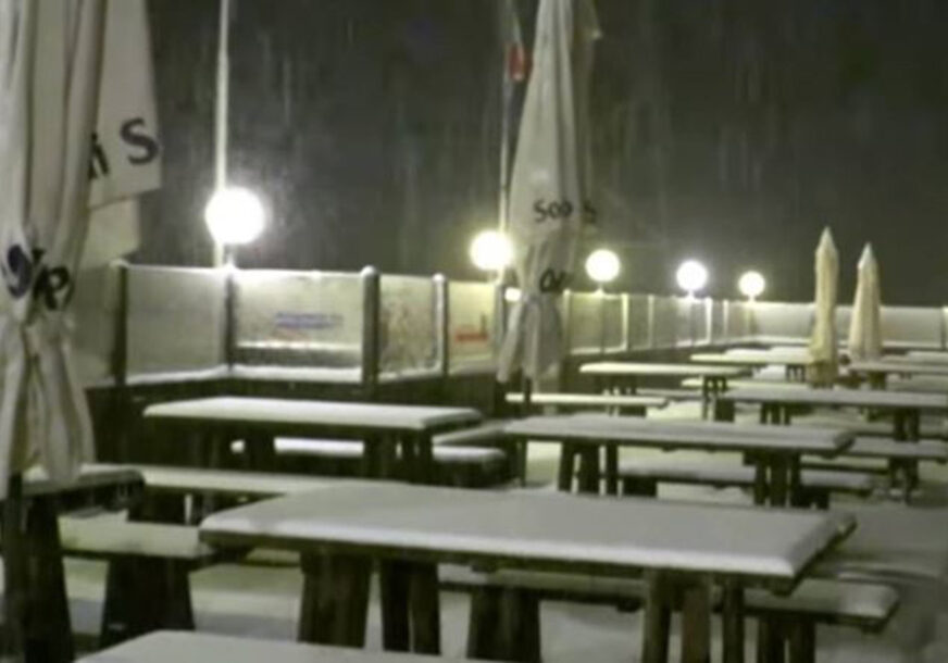 NEVJEROVATNO IZNENAĐENJE U AVGUSTU U Italiji je sinoć počeo padati jaki snijeg (VIDEO)