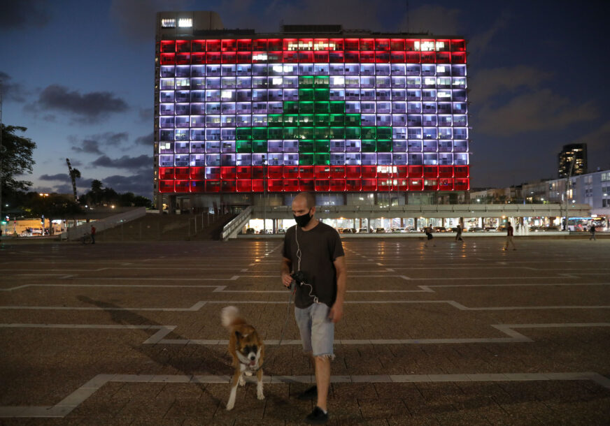 "HUMANOST IZNAD BILO KOJEG SUKOBA" Libanska zastava zasijala u Tel Avivu
