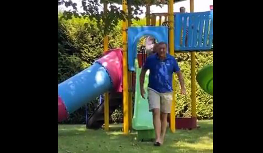 VRATIO SE U DJETINJSTVO Milorad Dodik uživa sa unucima, ovako provodi nedjeljno popodne (VIDEO)