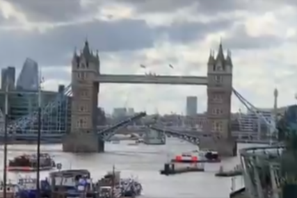 HAOS U LONDONU Dijelovi čuvenog pokretnog mosta se ZAGLAVILI (FOTO, VIDEO)