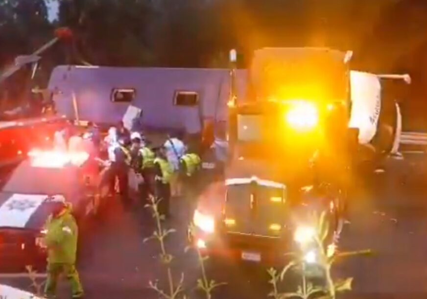 STRAŠNA TRAGEDIJA NA AUTO-PUTU Prevrnuo se autobus, poginulo 13 osoba (VIDEO)