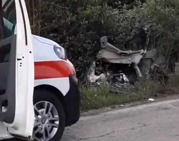 UŽASAN PRIZOR NA PUTU Automobil u kojem su stradali roditelji i beba POTPUNO SMRSKAN (VIDEO)
