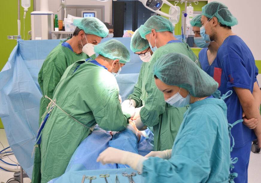 PACIJENTI SE OSJEĆAJU ODLIČNO Izvedene dvije složene operacije u Klinici za ortopediju i traumatologiju