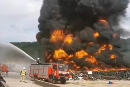 POŽAR NA DEPONIJI STAVLJEN POD KONTROLU Nadljudski napori vatrogasaca koji su ostali da dežuraju na licu mjesta