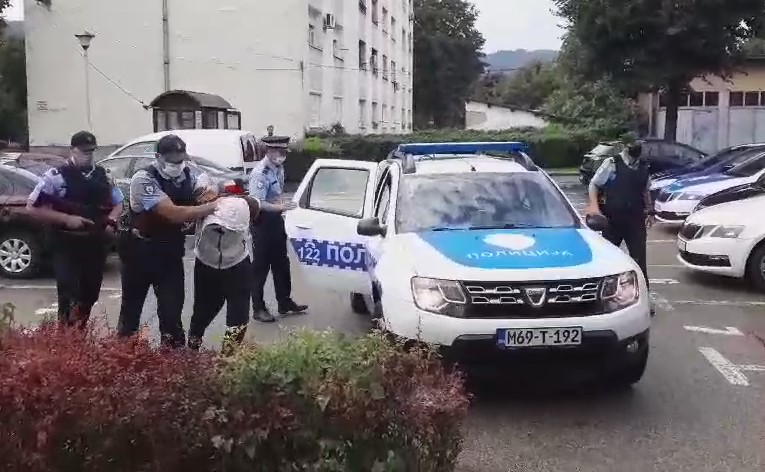 DROGU PRODAVALI PREKO INTERNETA Četvorica uhapšenih u policijskoj akciji "Fejs"