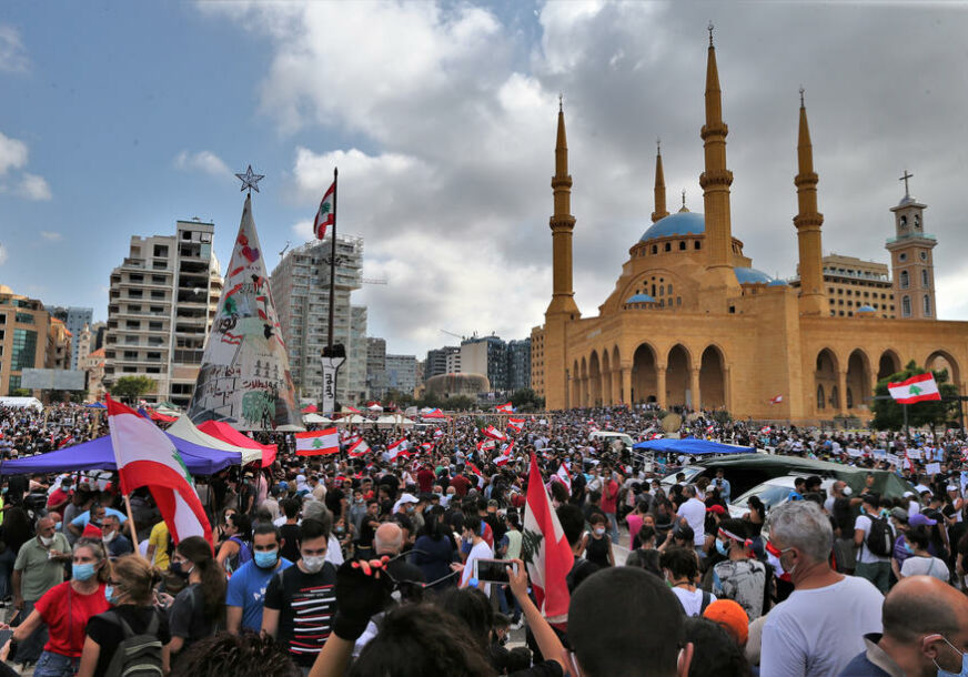 DRUGI DAN PROTESTA Stotine demonstranata na glavnom trgu u Bejrutu