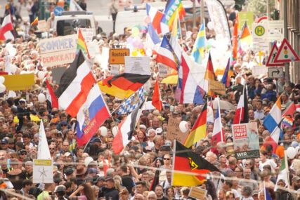 UHAPŠENO NAJMANJE STOTINU DEMONSTRANATA U Berlinu protesti zbog mjera protiv korona virusa