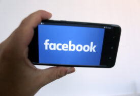 DOSADAN I OBMANJUJUĆ Sve više tinejdžera napušta Fejsbuk
