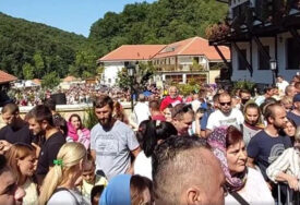 (FOTO) IZ KANADE DOLAZILI U TUMANE S JEDNOM ŽELJOM Poslije 12 godina braka Milena i Žarko dobili sina Uroša