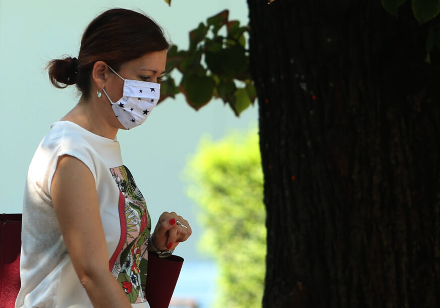 Vlada FBiH odlučila: Maske nisu obavezne na otvorenom gdje je moguće držati distancu