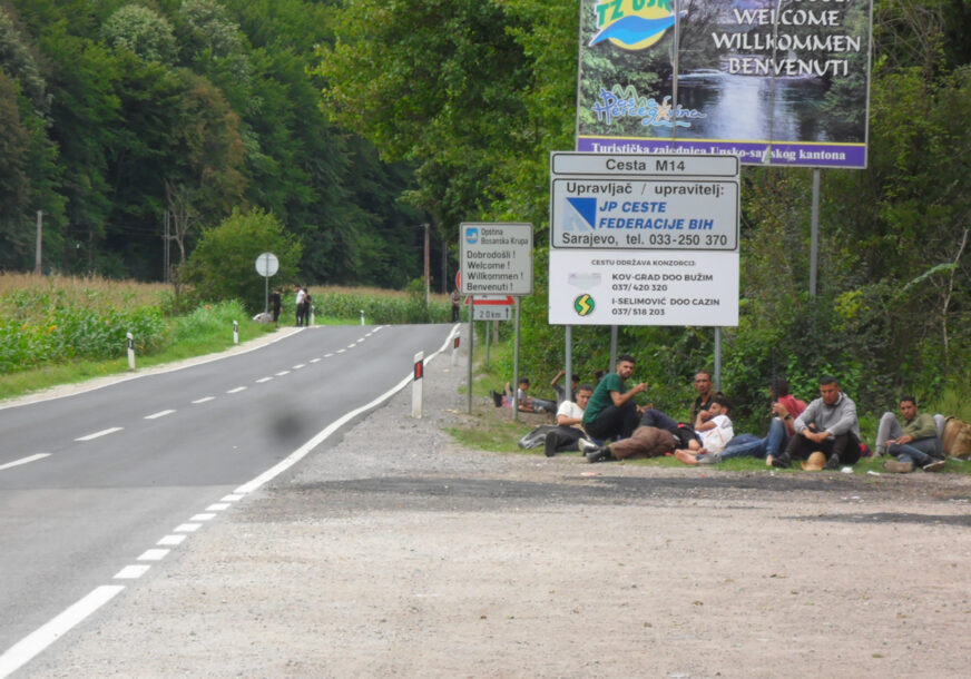 INTERVENISALA POLICIJA Migranti kratko blokirali saobraćaj na putu Novi Grad-Bosanska Otoka