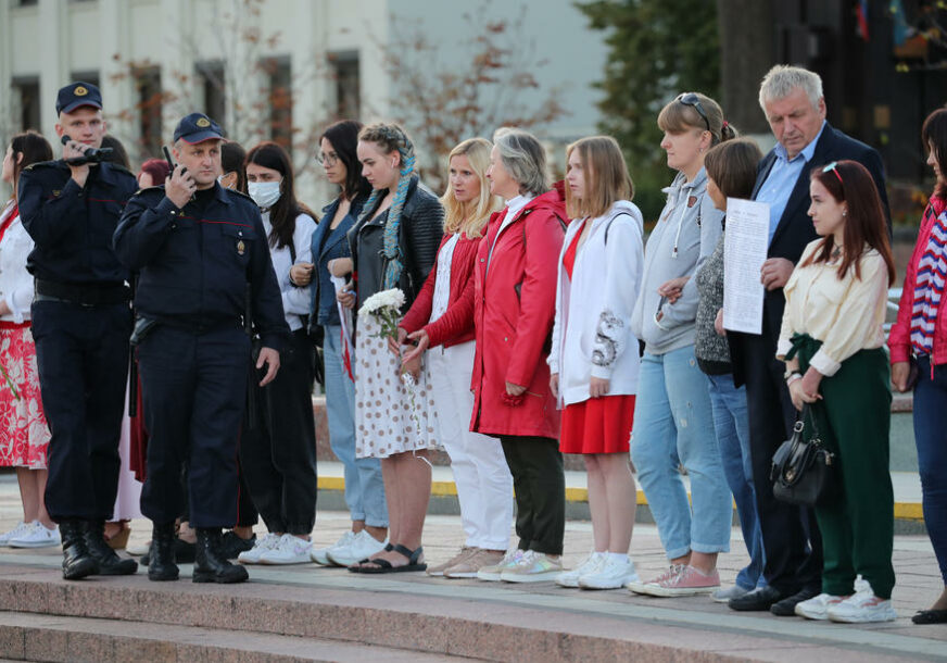 STOTINE LJUDI NA CENTRALNOM TRGU Najmanje deset demonstranata uhapšeno u Minsku