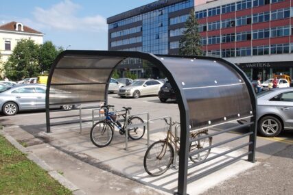 Poklon Grada Banjaluka: Parking za bicikle za šest zajednica etažnih vlasnika