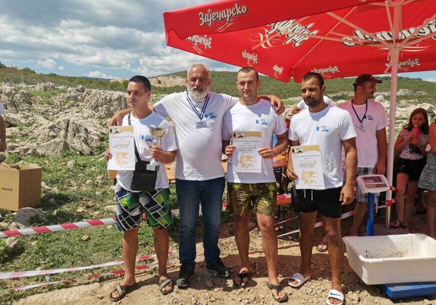 BILEĆANI POBJEDINICI OVOGODIŠNJE SOMOVIJADE Iz Bilećkog jezera izvukli preko 20 kilograma ribe