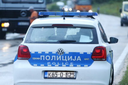 Nađen "bmw" ukraden na Ilidži: Automobil sa različitim tablicama bio parkiran u Bileći