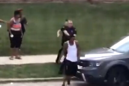 UZNEMIRUJUĆE Policija ranila Afroamerikanca, građani izašli na proteste (VIDEO)