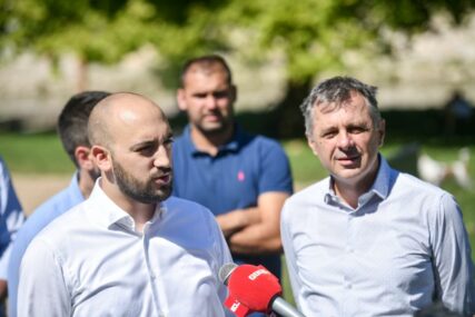 KANDIDAT POKRENE INICIJATIVU, GRAD URADI Obnovljen sportski teren uz plažu kod Zelenog mosta