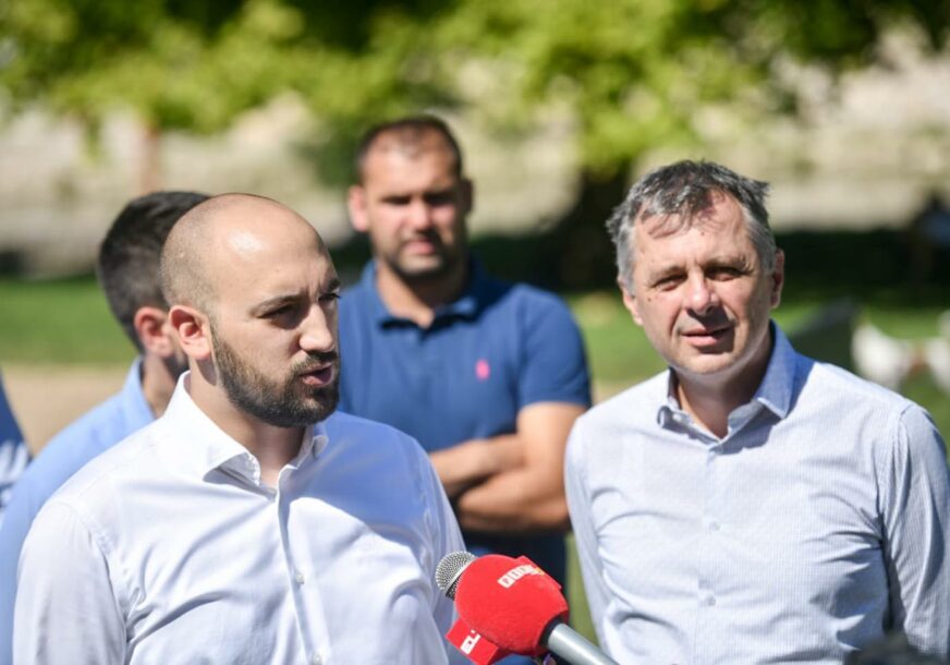 KANDIDAT POKRENE INICIJATIVU, GRAD URADI Obnovljen sportski teren uz plažu kod Zelenog mosta