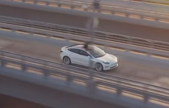 POVEĆAN RIZIK OD SUDARA "Tesla" opoziva blizu pola miliona vozila
