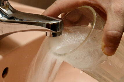 STRUČNJACI IMAJU ODGOVOR Da li ispijanje tople vode pomaže u mršavljenju