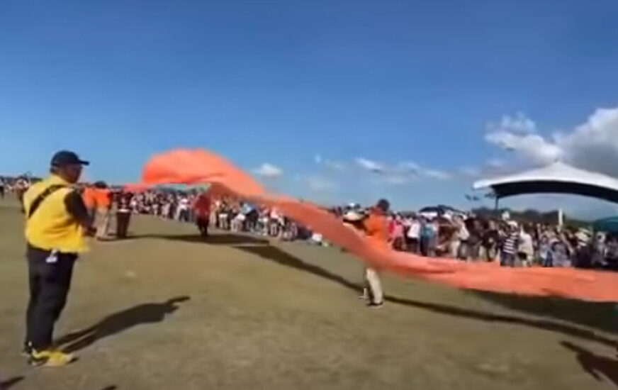 DRAMA NA FESTIVALU Trogodišnjakinju vjetar odnio u vazduh dok je puštala zmaja (VIDEO)