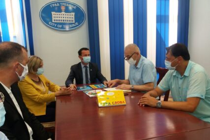 PREVENTIVNE MJERE U TREBINJU Ćurić: Grad će obezbijediti maske za sve OSNOVCE