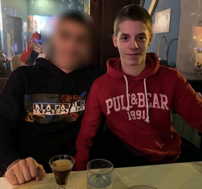 Aleksandaru se ljekari i dalje BORE ZA ŽIVOT, a sahrana njegovog oca stradalog u udesu zakazana za sutra