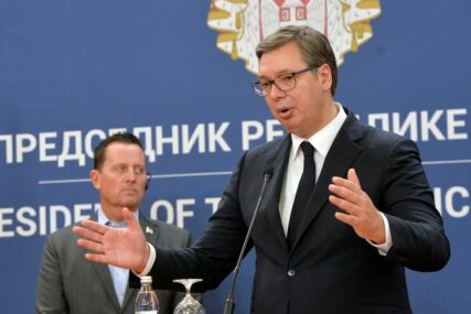 "ZAHVALNI SMO EU NA PODRŠCI I POMOĆI" Vučić zadovoljan rezultatima sastanka sa komesarom Varhejijem