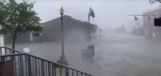 Uragan "Nora" u Meksiko donio obilne kiše i jak vjetar: Snažna oluja izazvala poplave, obarala drveće i dalekovode