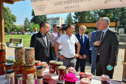 PODRŠKA DOMAĆIM PROIZVOĐAČIMA Ministar i gradonačelnik otvorili poljoprivredni sajam u Doboju (FOTO)