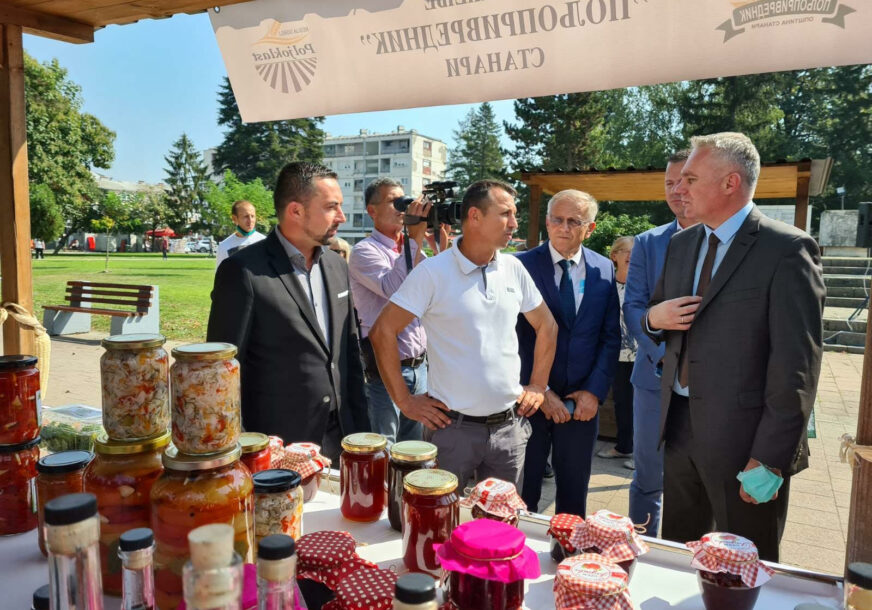 PODRŠKA DOMAĆIM PROIZVOĐAČIMA Ministar i gradonačelnik otvorili poljoprivredni sajam u Doboju (FOTO)