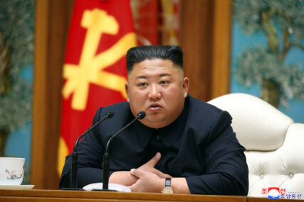 I TO SE DESILO Kim Džong-Un zaplakao na vojnoj paradi (VIDEO)