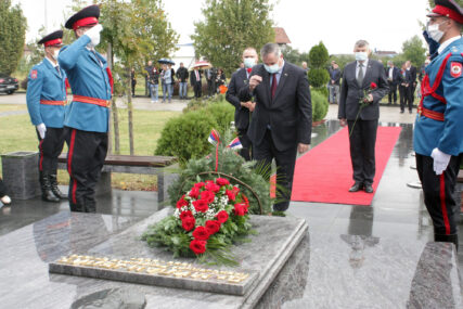 OBILJEŽENO 13 GODINA OD SMRTI MILANA JELIĆA Cvijeće na grob položila porodica i predsjednik Vlade RS