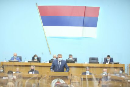 POČELA SJEDNICA NARODNE SKUPŠTINE Dodik: Preglasavaju me dva bošnjačka člana Predsjedništva BiH