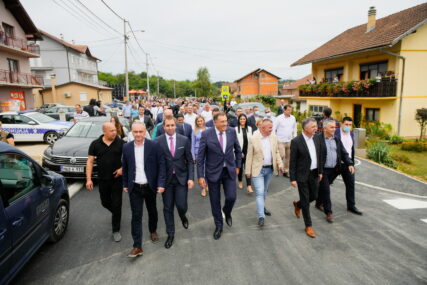 “GRADSKA VLAST RADI DOBAR POSAO” Dodik i Radojičić otvorili novoizgrađeni dio puta u Šargovcu