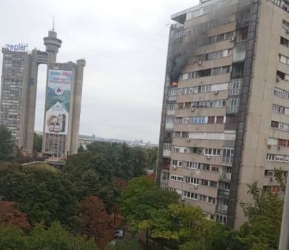 POŽAR NA NOVOM BEOGRADU Gori stan na 11. spratu zgrade