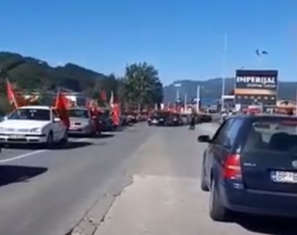 PRIPREME ZA VELIKE DEMONSTRACIJE Građani krenuli na patriotski skup u Podgorici (VIDEO)
