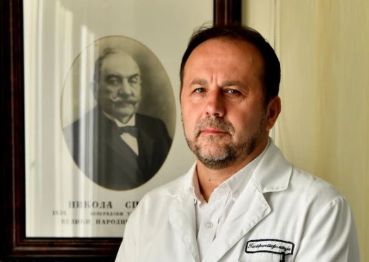 "Broj pacijenata sve veći" Dr Svorcan ističe da količina kiseonika koja se trenutno potroši za dan, ranije se trošila za šest mjeseci u Srbiji