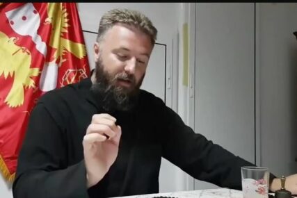 (VIDEO) "To su stvari koje ne možeš da promijeniš" Otac Predrag Popović objasnio zašto nikog NE TREBA DA ŽALIMO