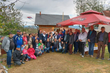 SVE JE POČELO SPONTANO Mještani sela Krivaja se ujedinili i pomogli porodici Stević da SAGRADI KUĆU (FOTO)