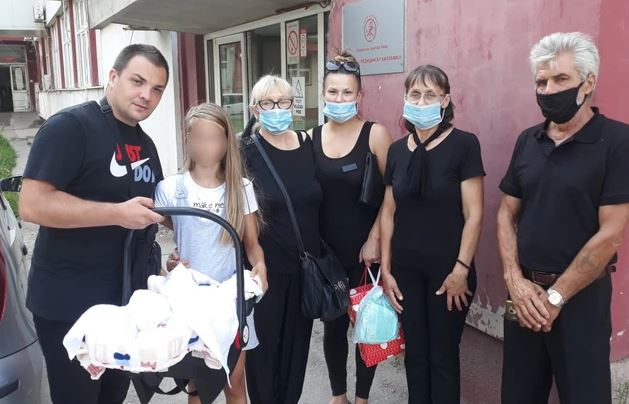 "I SREĆNI SMO I TUŽNI" Malena Tara kući otišla bez mame, porodica traži istragu smrti porodilje Dragane
