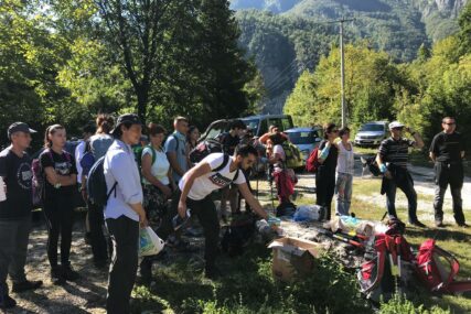 PRIDRUŽIO SE I AMBASADOR Volonteri u akciji održavanja Via Dinarica planinarske staze na Čvrsnici