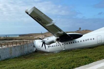 UDARIO U BETONSKU BARIJERU Udes kenijskog teretnog aviona na aerodromu u Somaliji
